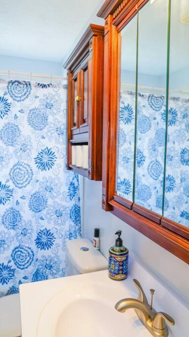 Spacious 4br Family-friendly Home, 5 Mins To Dining Casa de férias Columbus