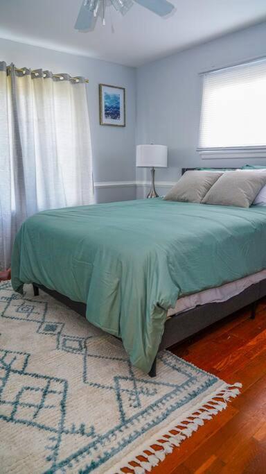 Casa de férias Spacious 4br Family-friendly Home, 5 Mins To Dining